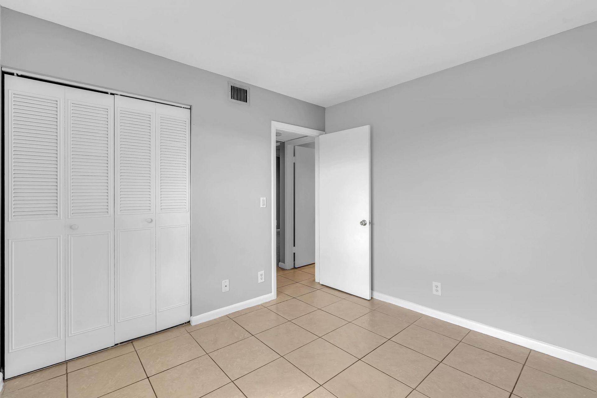 21904 Lake Forest Circle, Unit 202, Boca Raton, FL 33433 Photo