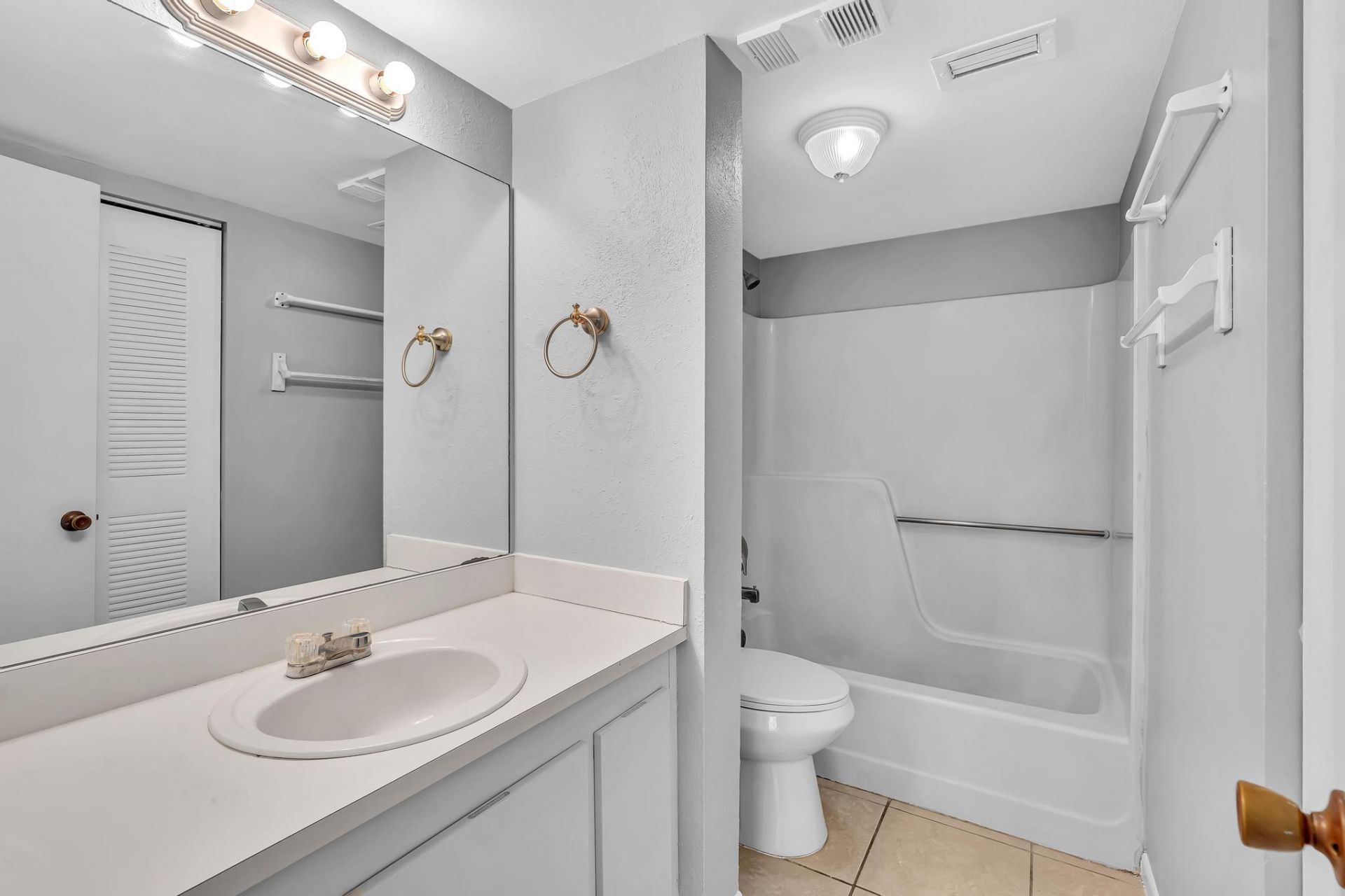 21904 Lake Forest Circle, Unit 202, Boca Raton, FL 33433 Photo