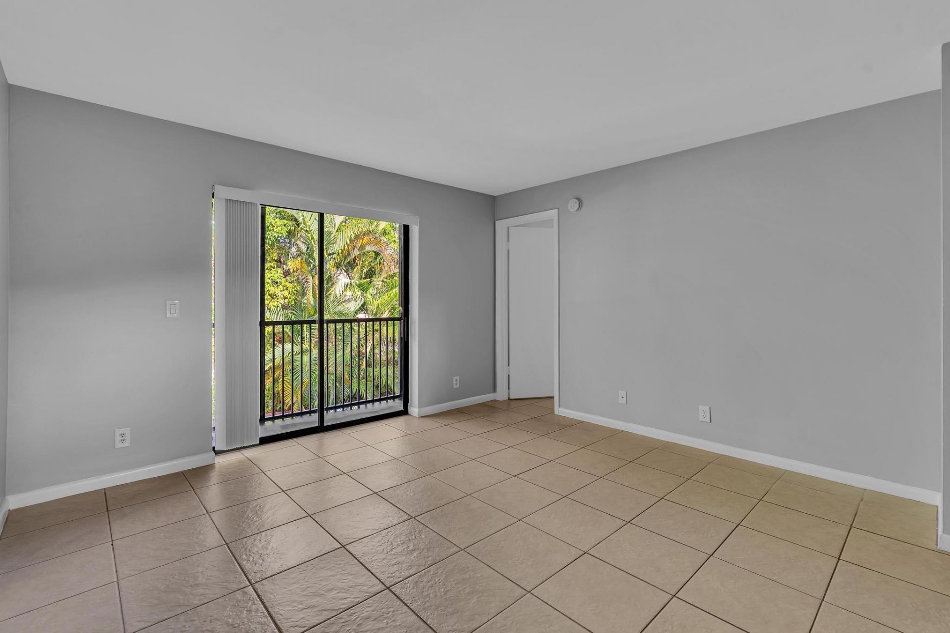 21904 Lake Forest Circle, Unit 202, Boca Raton, FL 33433 Photo