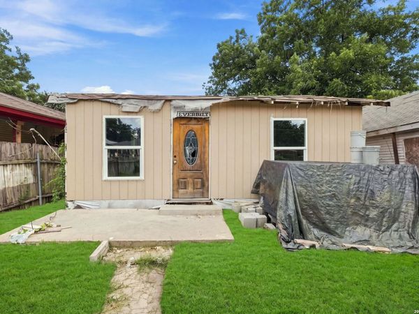 2917 Chihuahua St, San Antonio, TX 78207