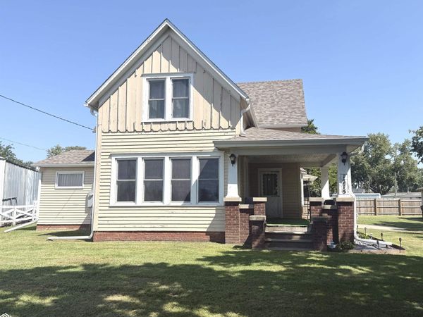 1715 Pella Avenue, Oskaloosa, IA 52577