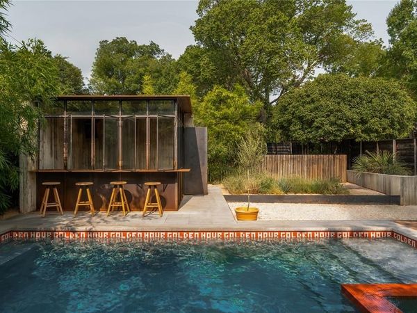 938 N Clinton Avenue , Dallas, TX 75208