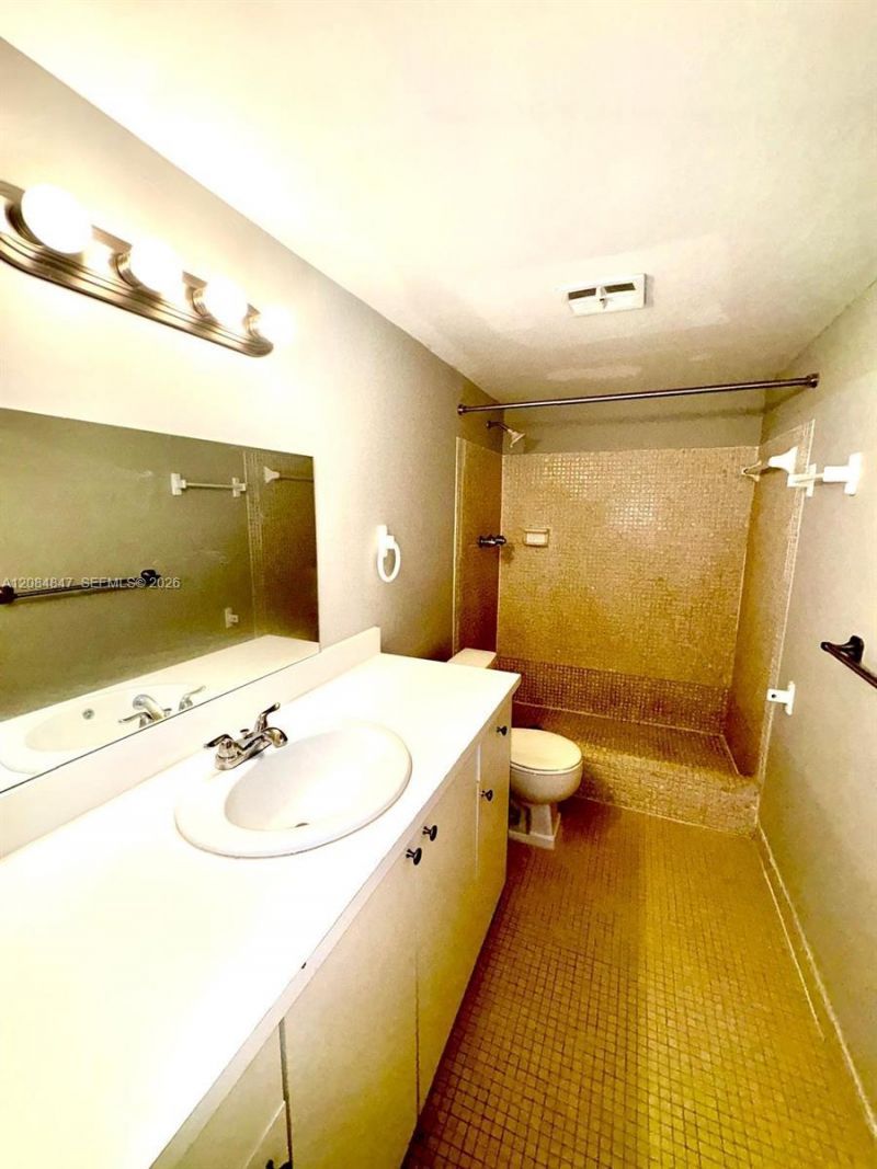 1200 Tallwood Ave, Unit 102, Hollywood, FL 33021 Photo