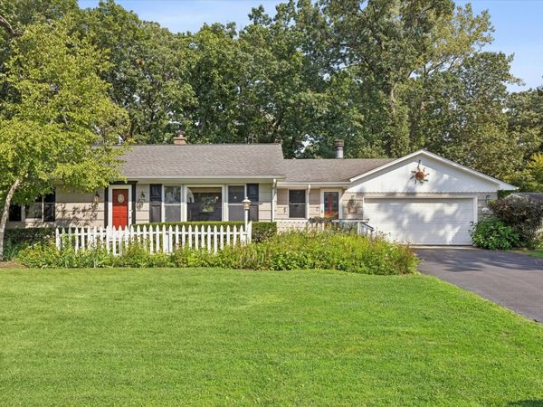 309 Forest Knoll Road, Lake Bluff, IL 60044