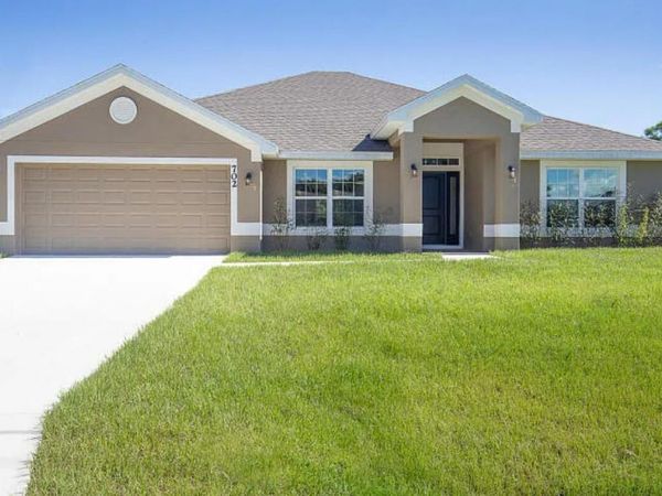702 SE WALTERS Terrace, Port St. Lucie, FL 34983
