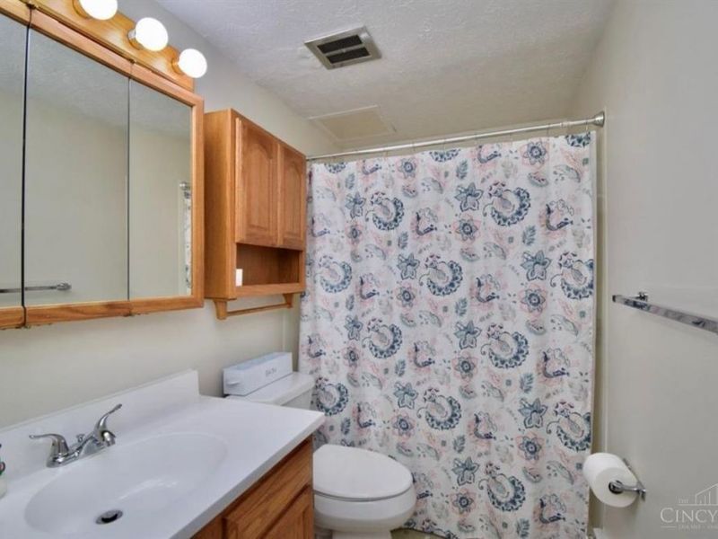 4908 Chalet Drive, Unit 403, Saint Bernard, OH 45217 Photo 12