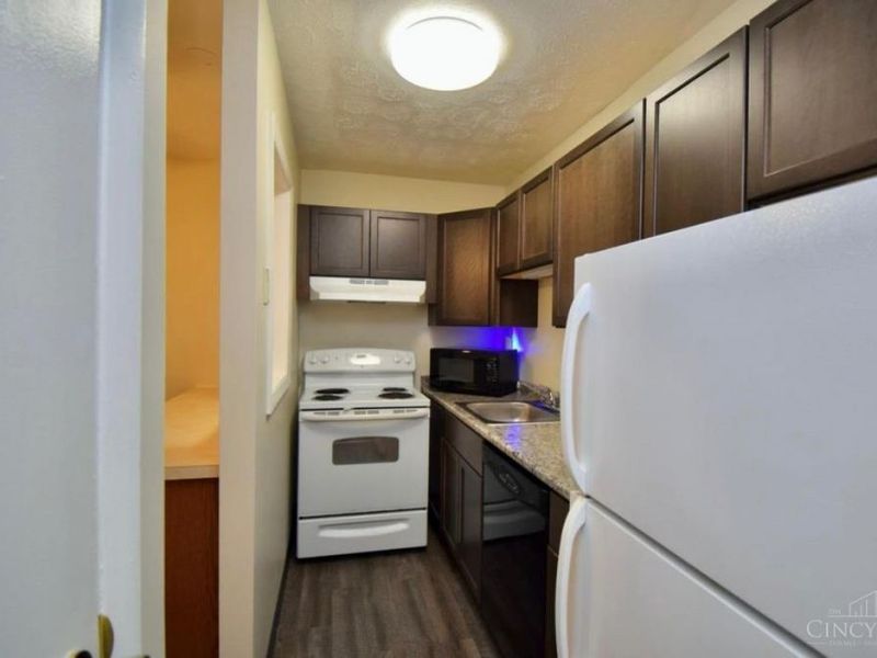 4908 Chalet Drive, Unit 403, Saint Bernard, OH 45217 Photo 4