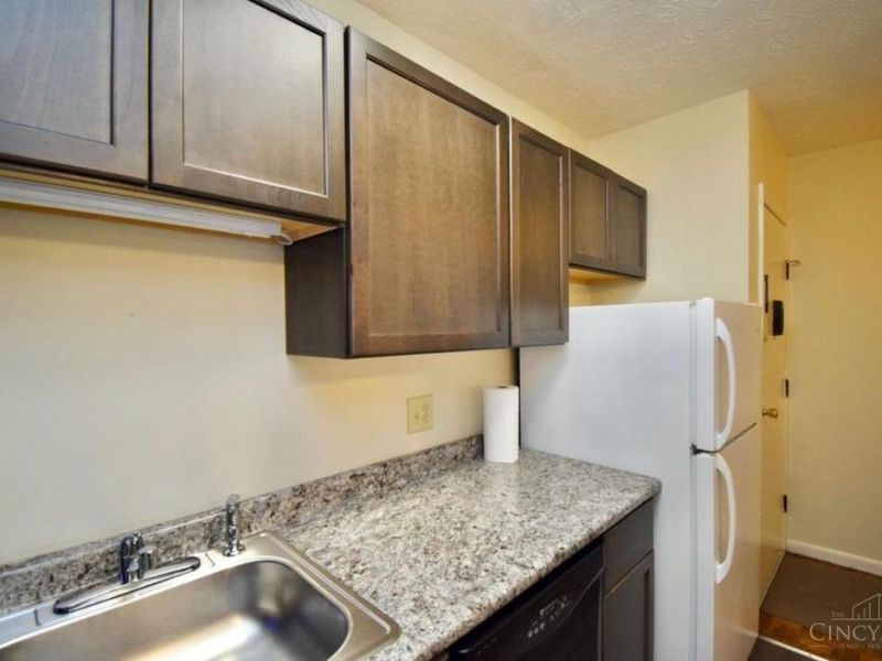 4908 Chalet Drive, Unit 403, Saint Bernard, OH 45217 Photo 5