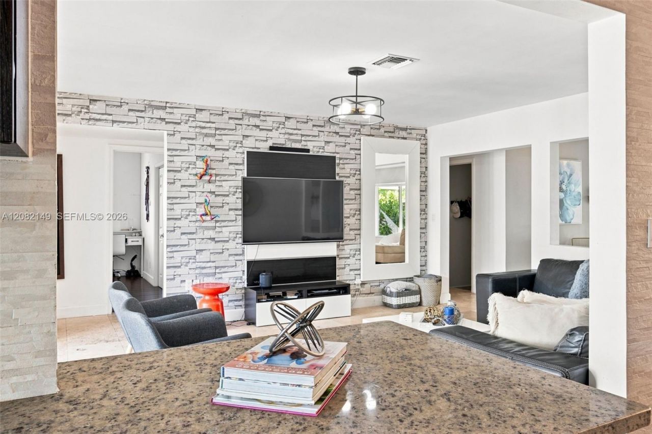 1103 Washington St, Hollywood, FL 33019 Photo
