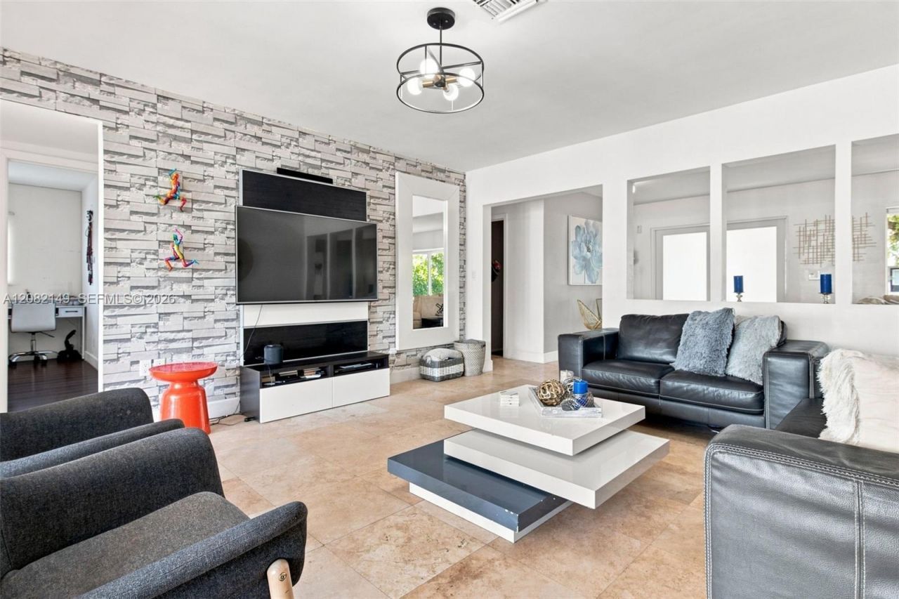 1103 Washington St, Hollywood, FL 33019 Photo