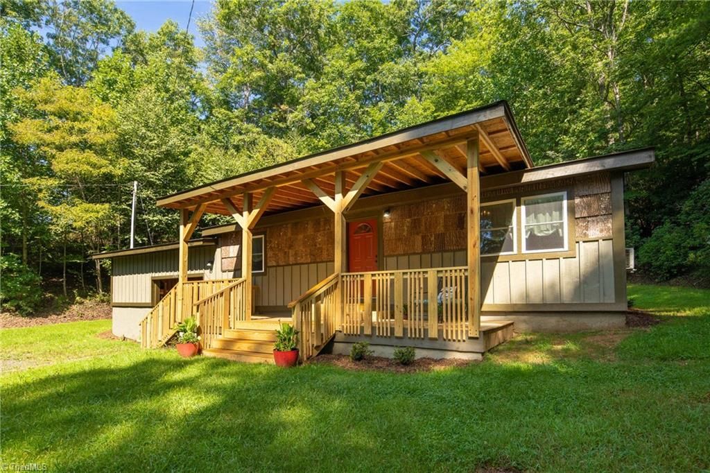 190 Hummingbird Lane, Fleetwood, NC 28626 Main Photo