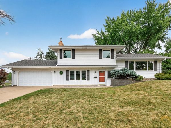 8616 34th Avenue N, New Hope, MN 55427
