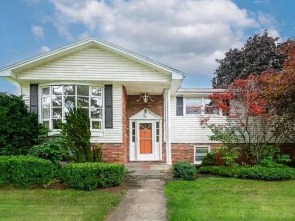 36 Roman Dr, Shrewsbury, MA 01545