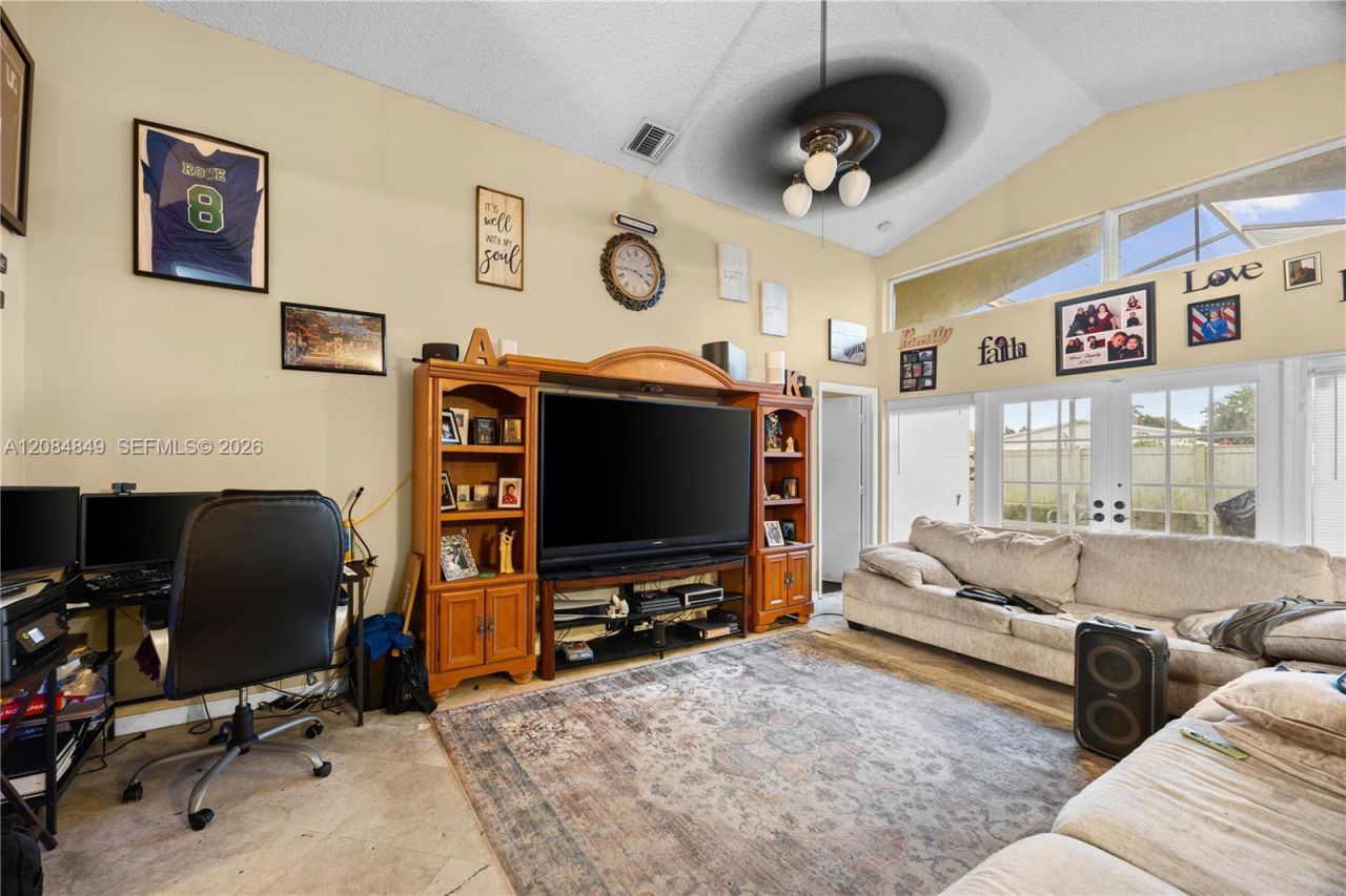 1065 W Fairfax Cir W, Boynton Beach, FL 33436 Photo