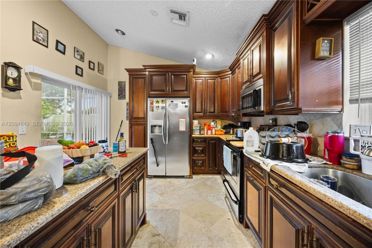 1065 W Fairfax Cir W, Boynton Beach, FL 33436 Photo