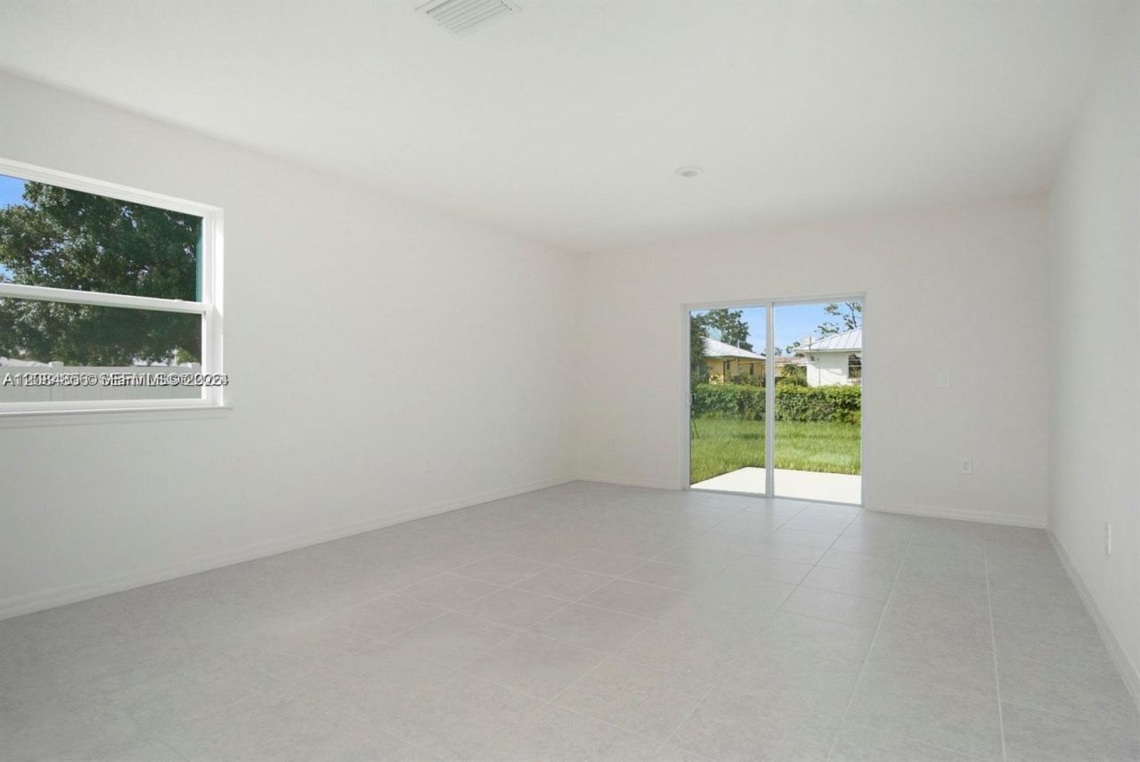 811 SE Seahouse Dr , Port Saint Lucie, FL 34983 Photo