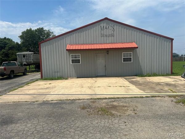 1114 N Drake Street , Bernie, MO 63822