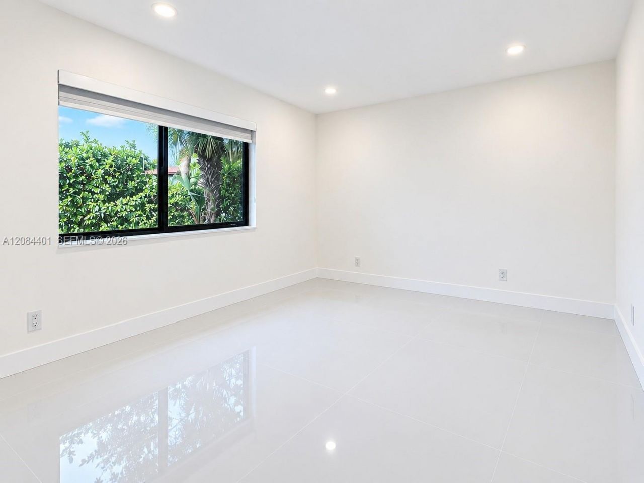 930 NE 163rd St, North Miami Beach, FL 33162 Photo