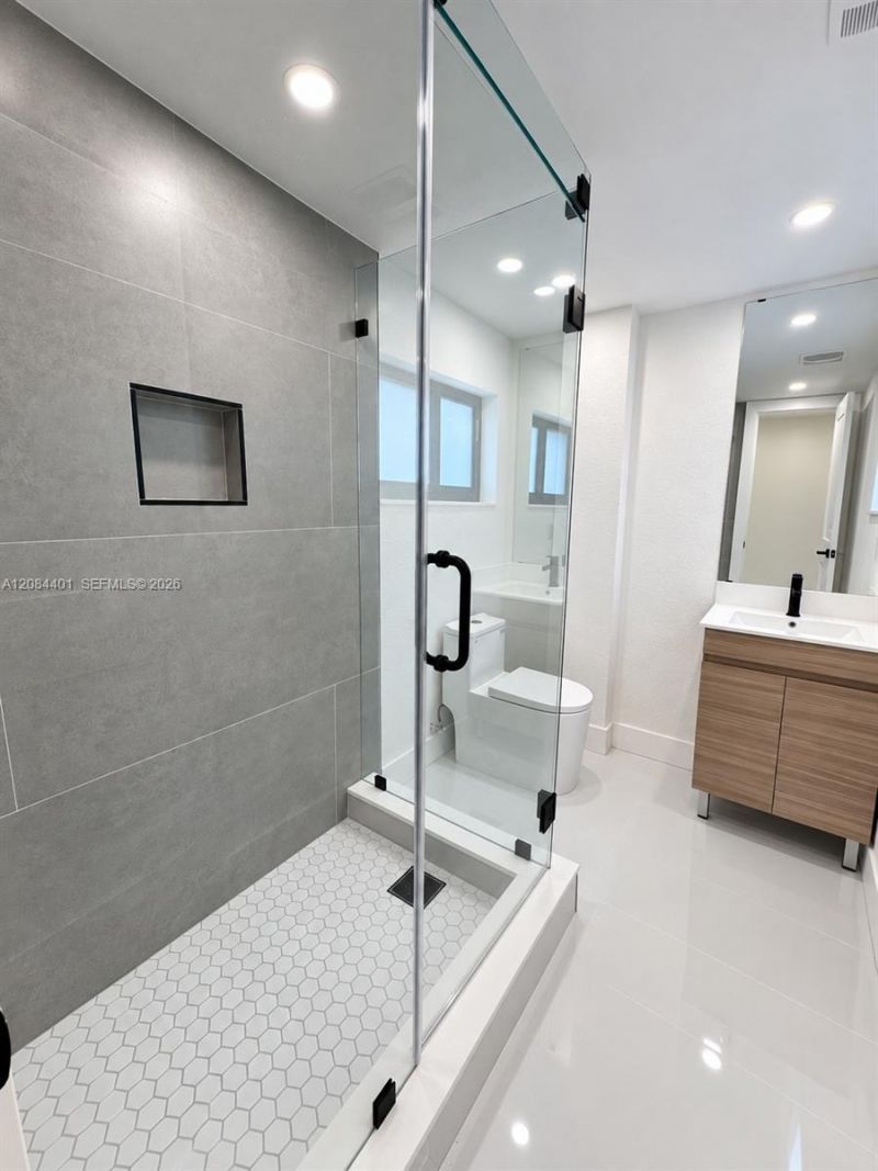 930 NE 163rd St, North Miami Beach, FL 33162 Photo