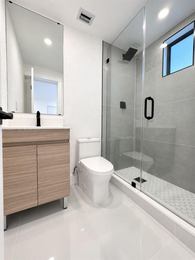 930 NE 163rd St, North Miami Beach, FL 33162 Photo
