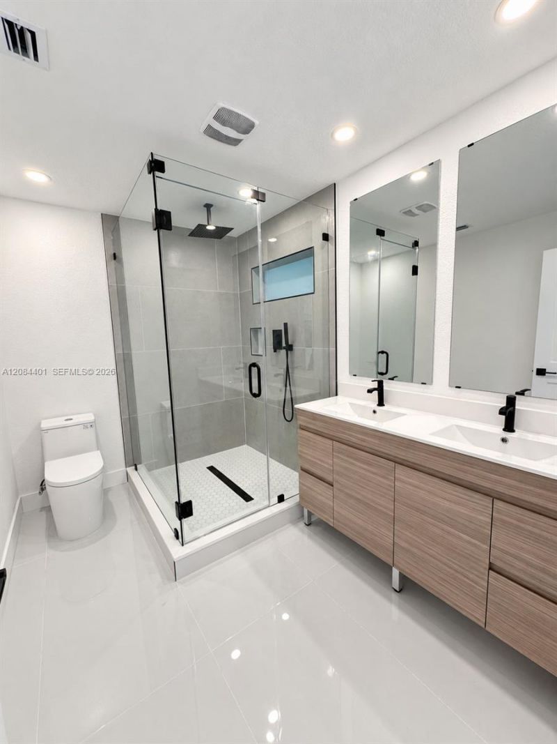 930 NE 163rd St, North Miami Beach, FL 33162 Photo