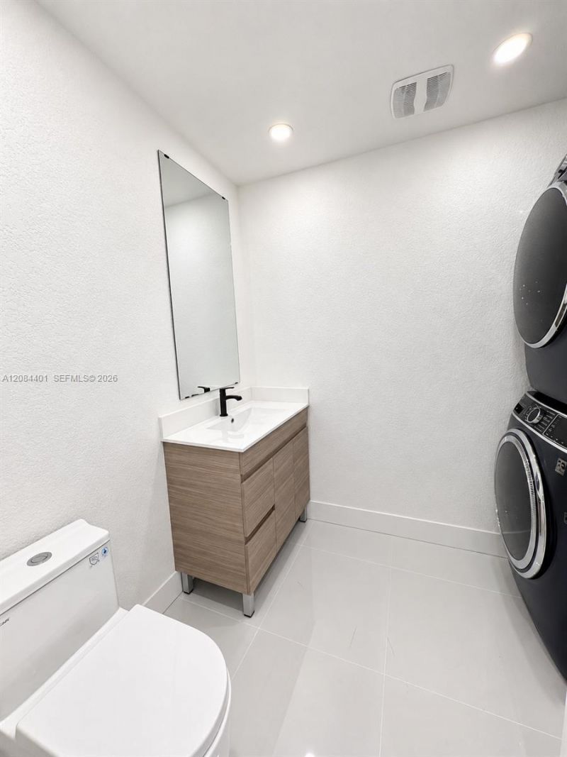 930 NE 163rd St, North Miami Beach, FL 33162 Photo