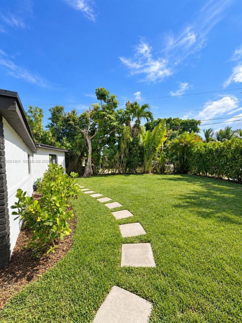 930 NE 163rd St, North Miami Beach, FL 33162 Photo