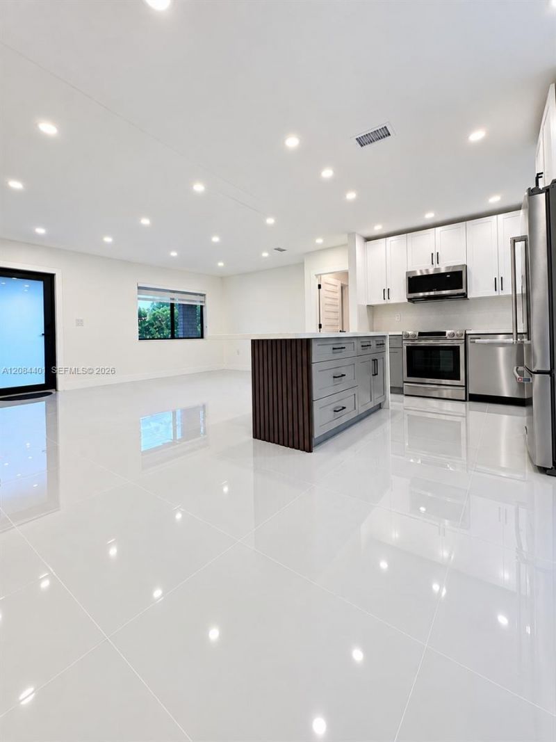930 NE 163rd St, North Miami Beach, FL 33162 Photo