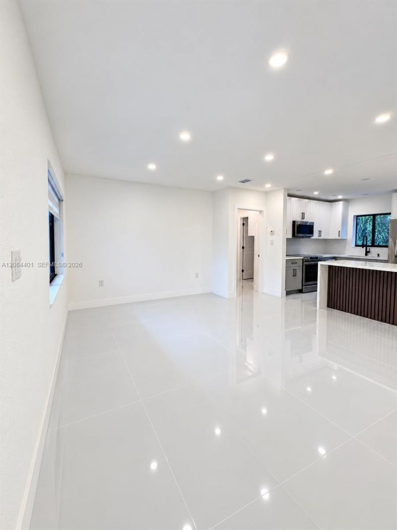 930 NE 163rd St, North Miami Beach, FL 33162 Photo