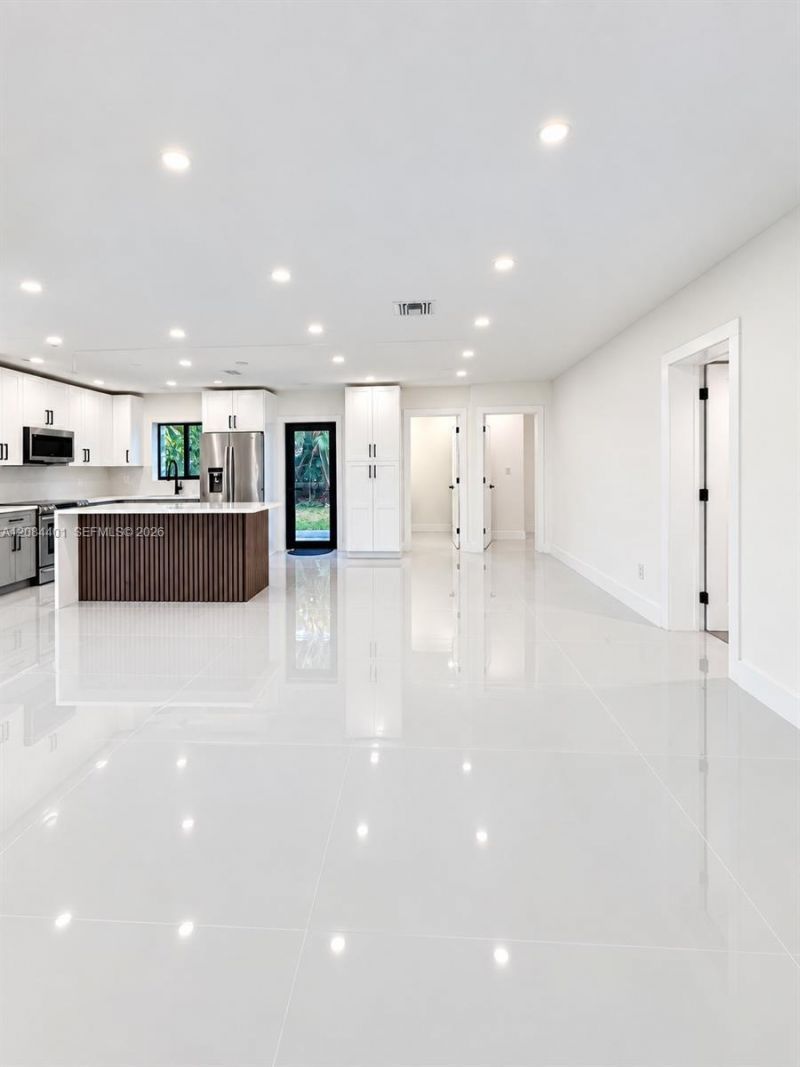 930 NE 163rd St, North Miami Beach, FL 33162 Photo