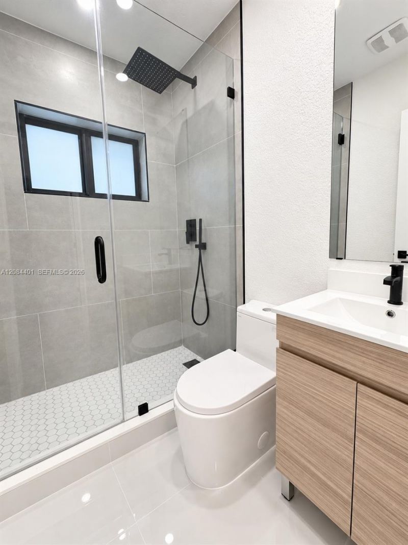 930 NE 163rd St, North Miami Beach, FL 33162 Photo