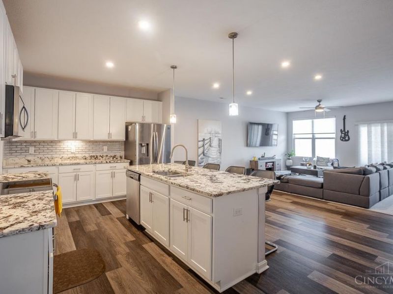 1024 Misty Stream Drive, Springfield Township, OH 45231 Photo 5