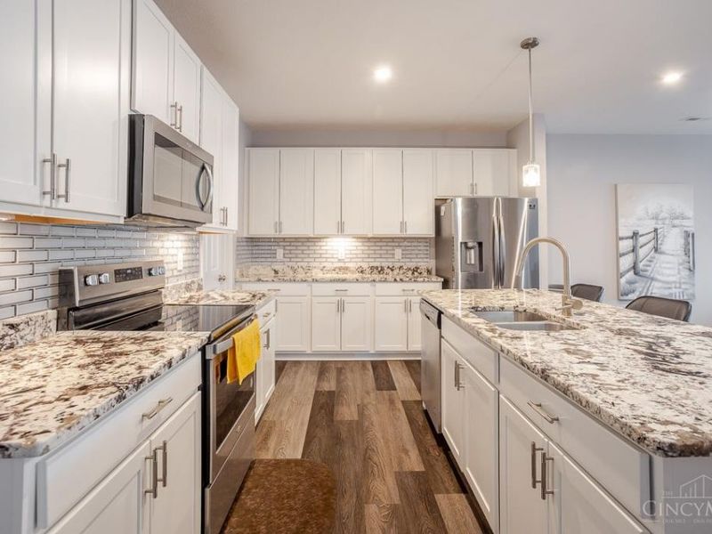 1024 Misty Stream Drive, Springfield Township, OH 45231 Photo 6