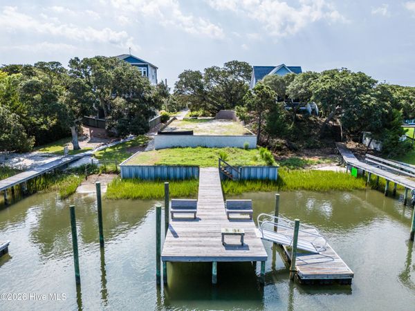 458c N Anderson Boulevard , Topsail Beach, NC 28445