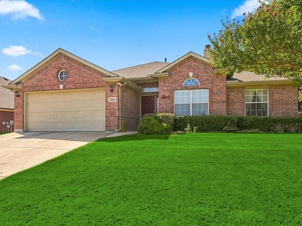 2806 Warwick Drive , Corinth, TX 76210