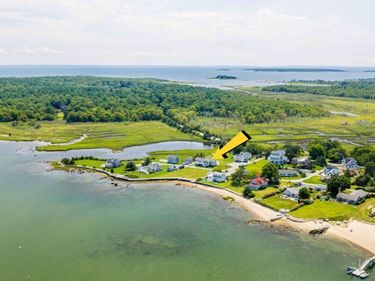 16 Shoreview Ave, Mattapoisett, MA 02739