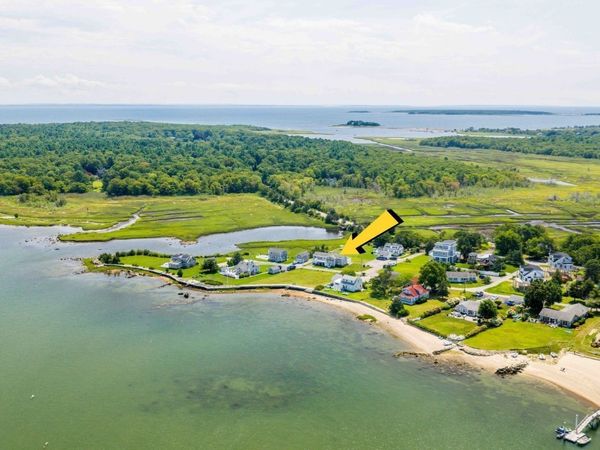 16 Shoreview Ave, Mattapoisett, MA 02739