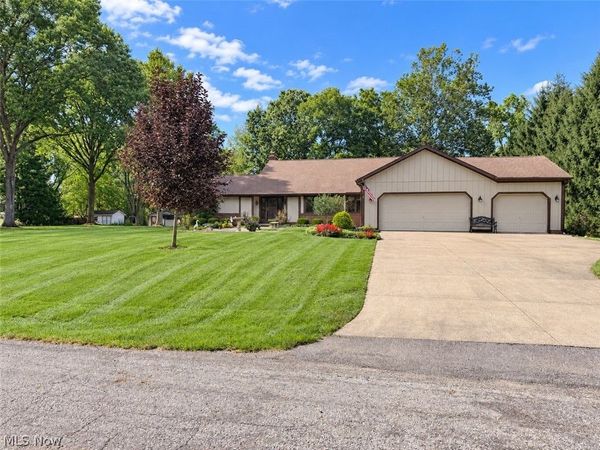 12969 Robinwood Street NE, Alliance, OH 44601