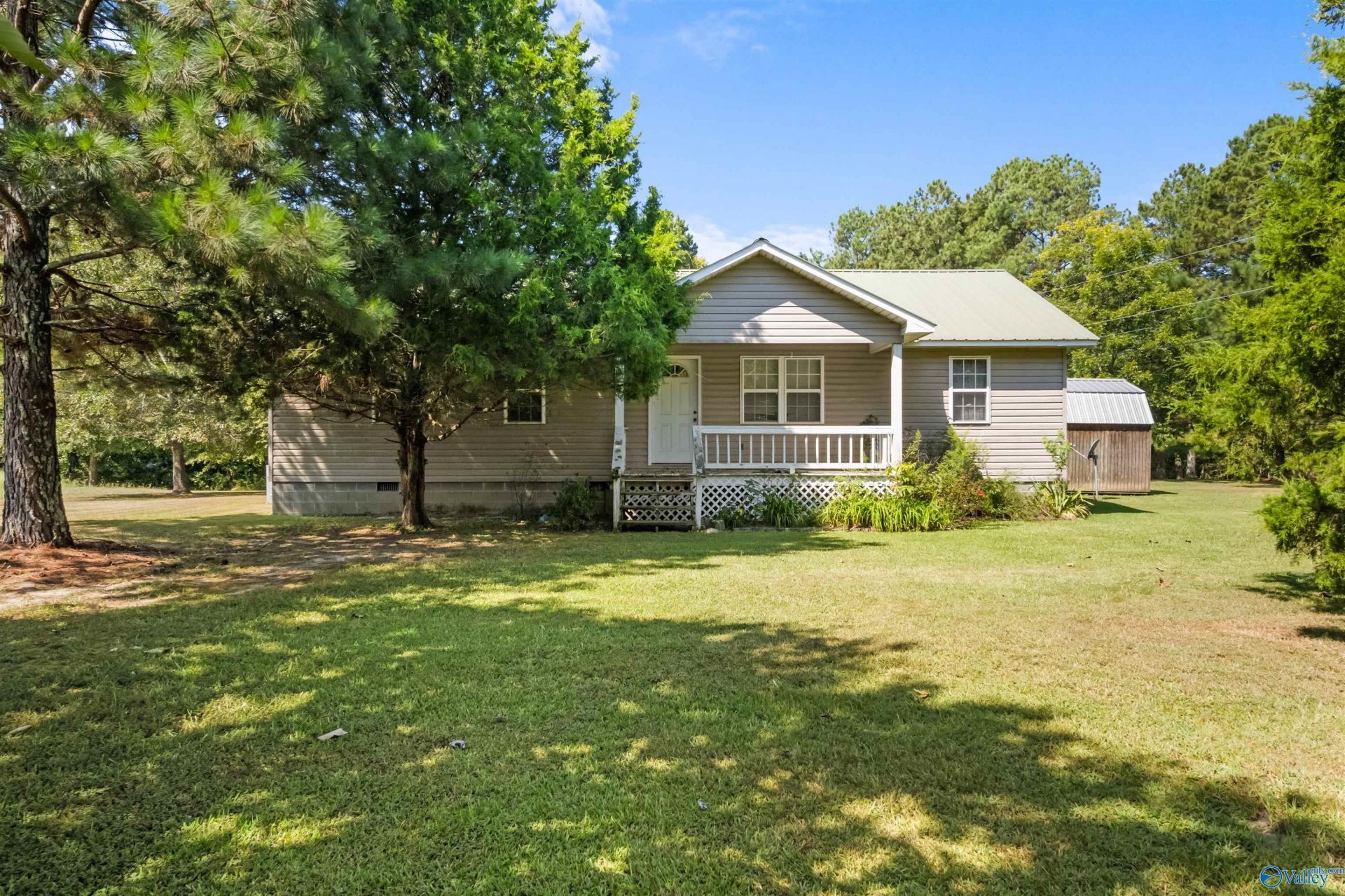 2011 Croft Ferry Road E, Hokes Bluff, AL 35903 Main Photo