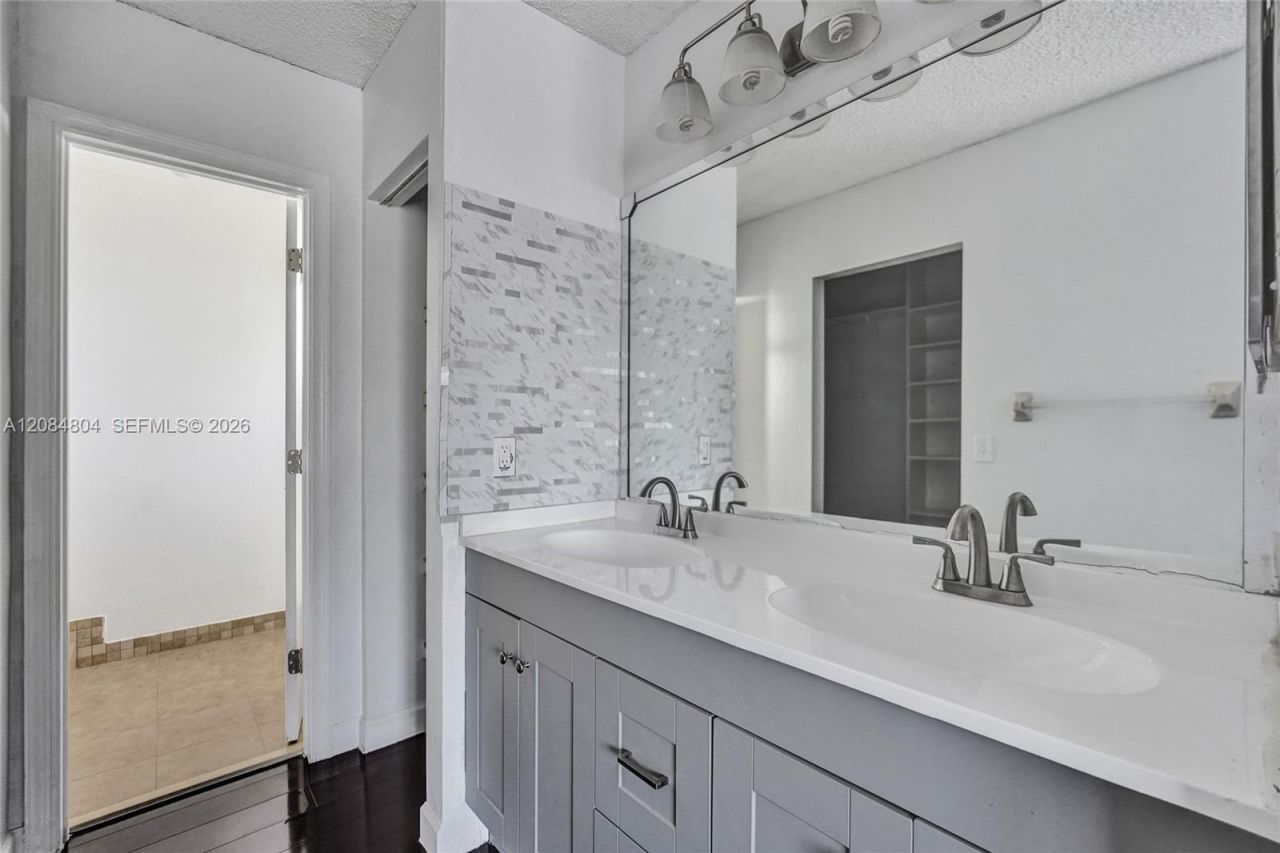 3753 NW 73rd Way, Coral Springs, FL 33065 Photo