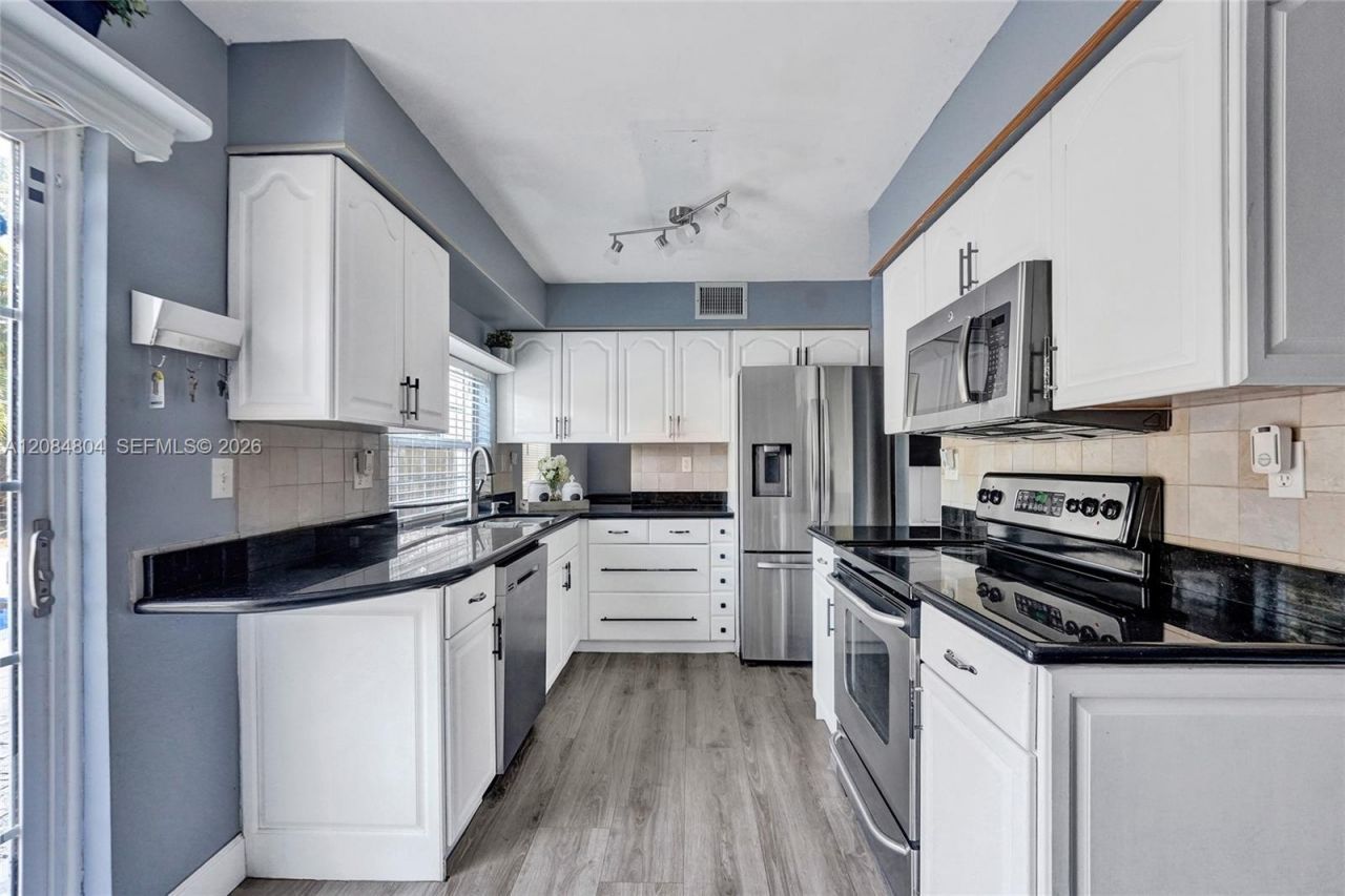 3753 NW 73rd Way, Coral Springs, FL 33065 Photo