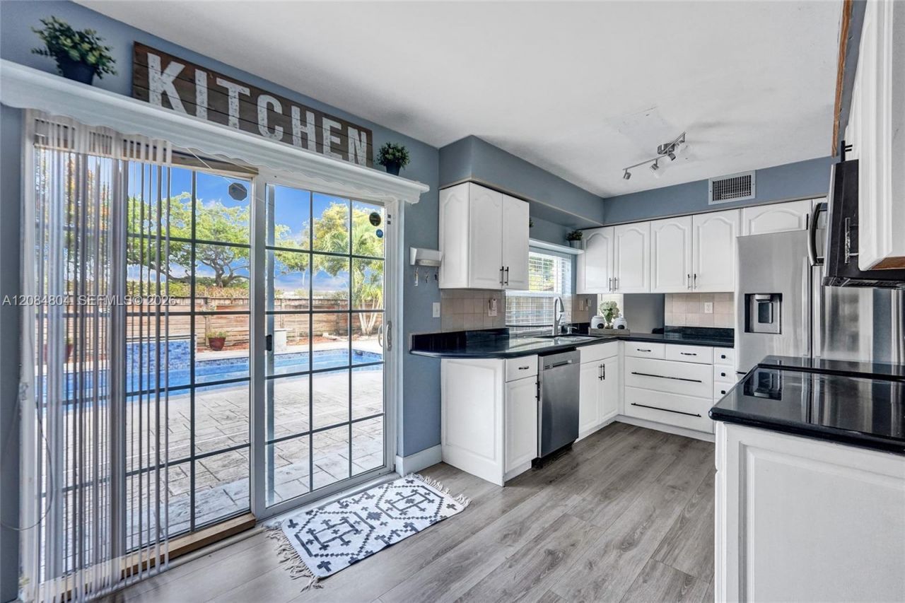 3753 NW 73rd Way, Coral Springs, FL 33065 Photo