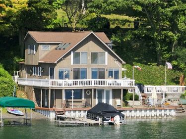 2273 W Lake Road , Penn Yan, NY 14527
