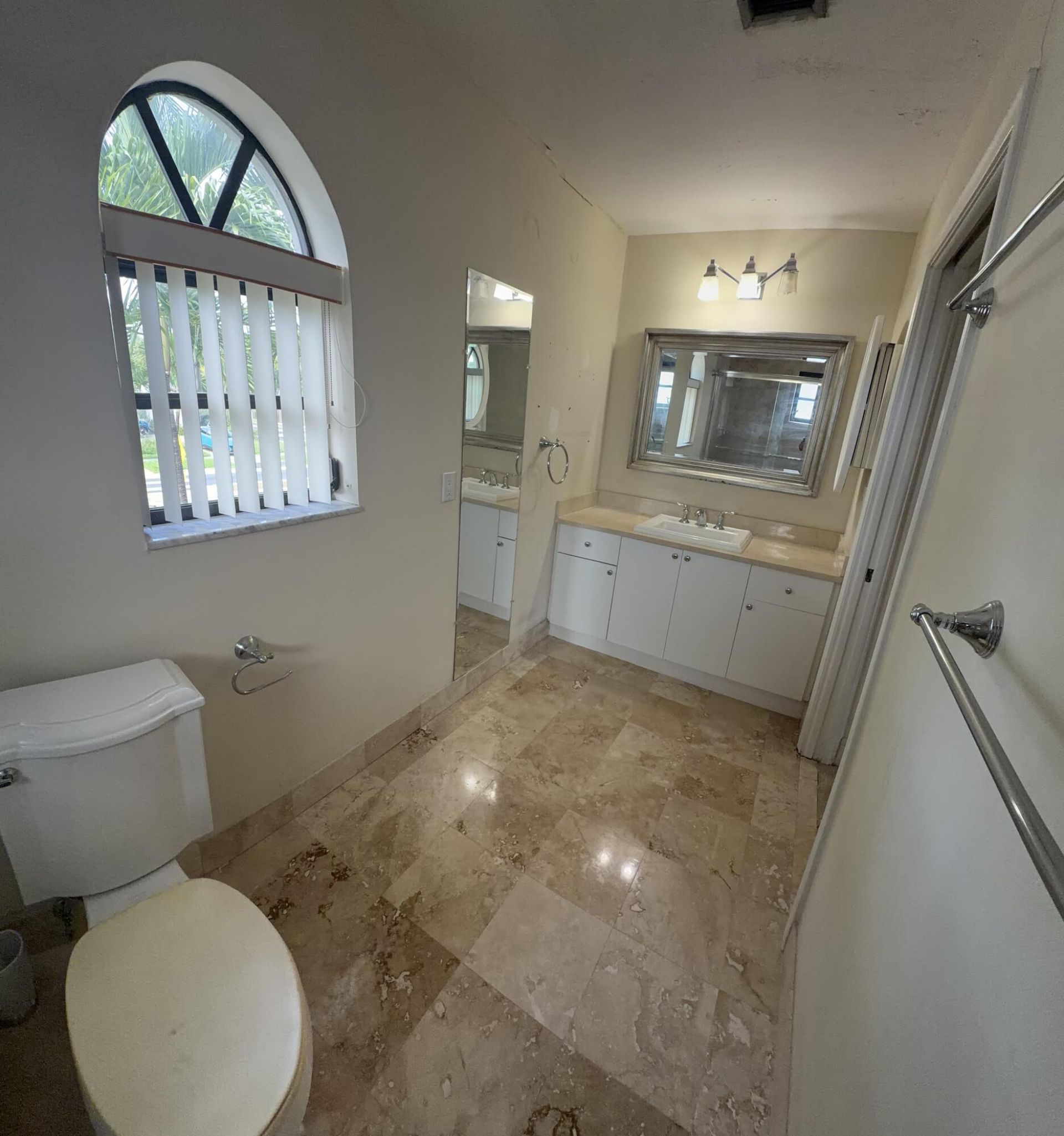 2390 NE 199th Street, Aventura, FL 33180 Photo