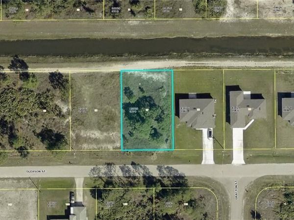 925 Gleason ST , LEHIGH ACRES, FL 33974