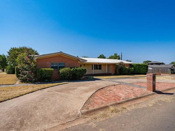 110 E McArtur, Rotan, TX 79546
