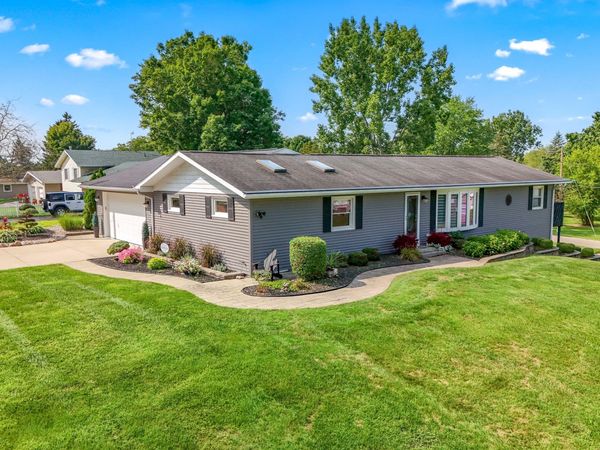 745 Wright Street, Jonesville, MI 49250