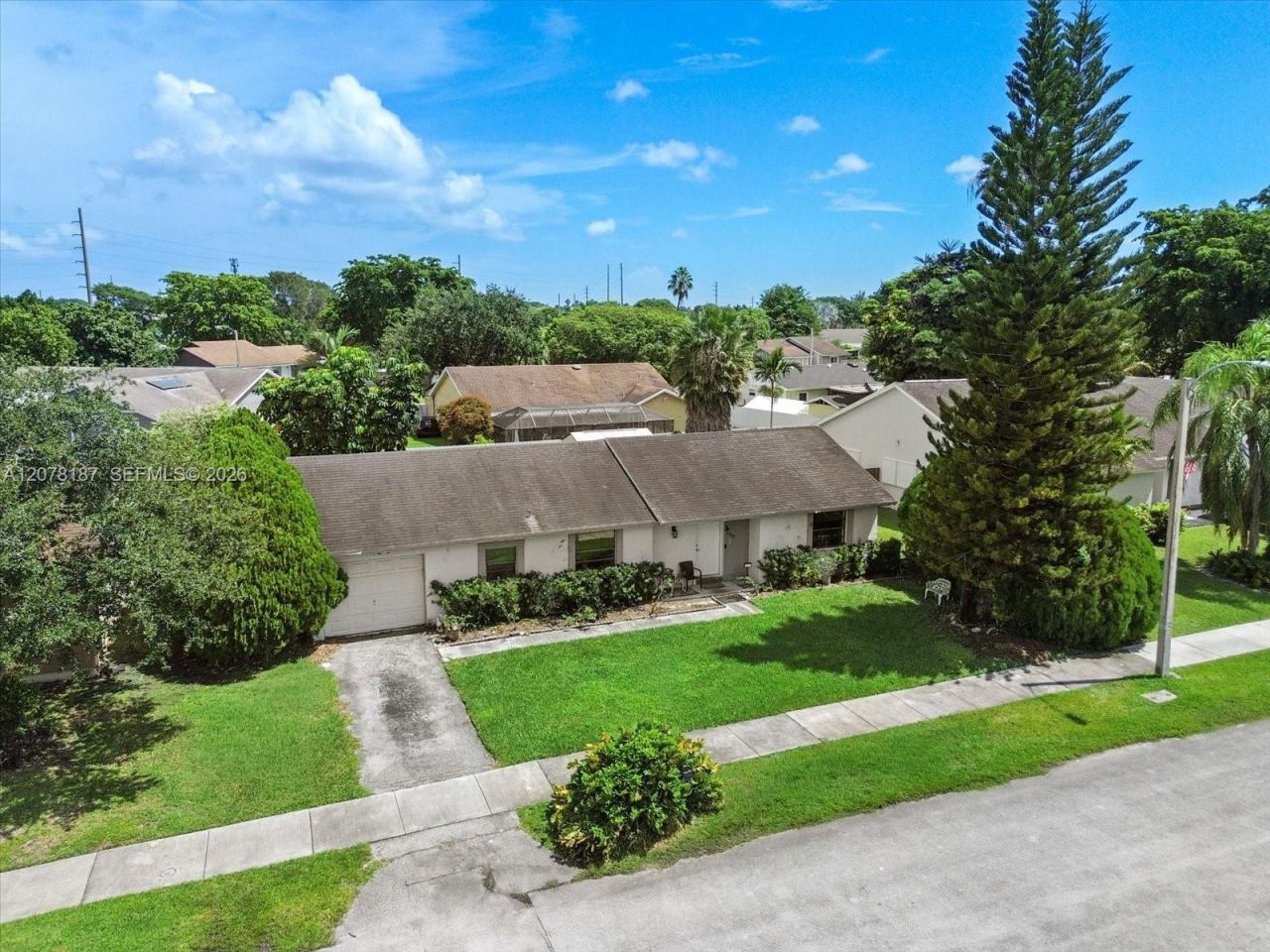 939 S Bluebird Ln, Homestead, FL 33035 Photo