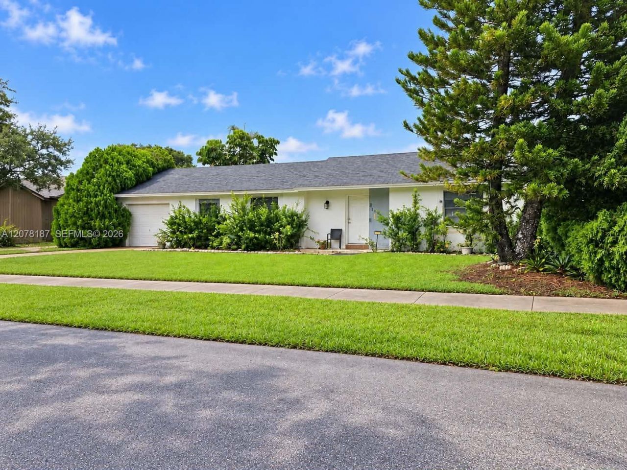939 S Bluebird Ln, Homestead, FL 33035 Photo