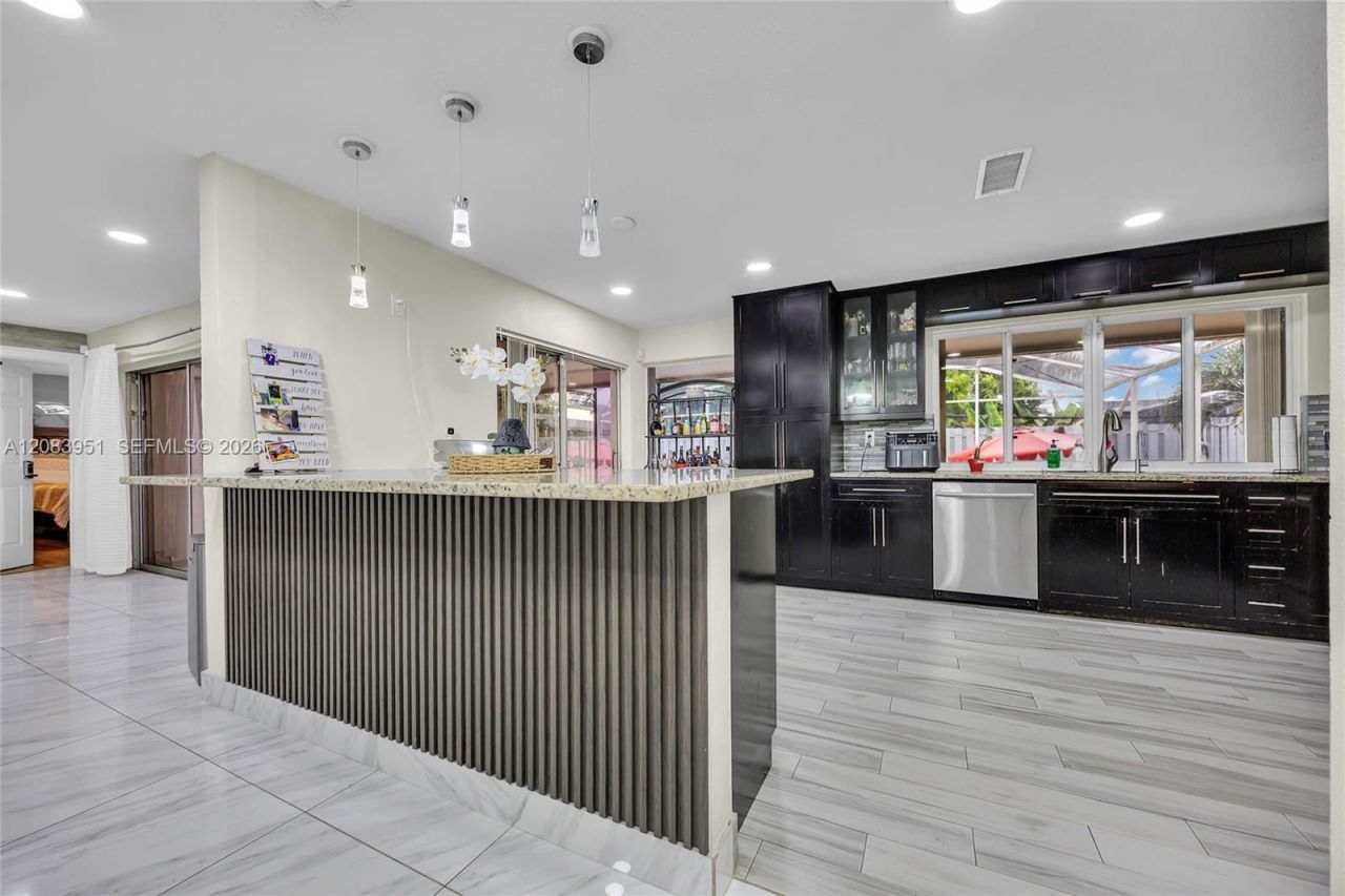 8441 Sunset Strip, Sunrise, FL 33322 Photo